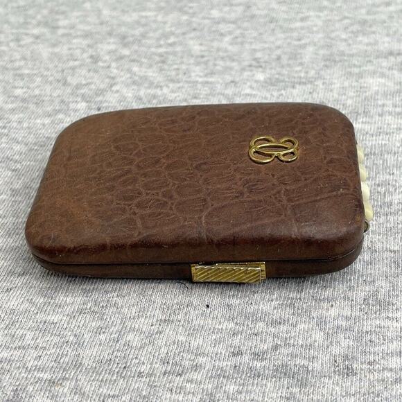 BUXTON Vintage Cowhide Key-Tainer Enclosed Key Holder - Picture 6 of 9